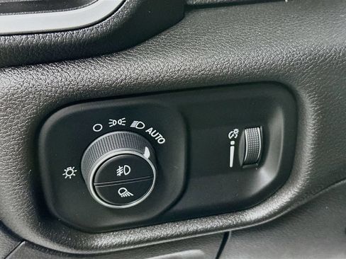 Used 2022 RAM 1500 Big Horn AWD/4WD image 10