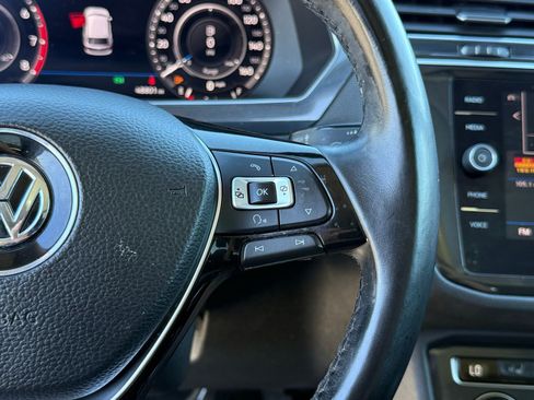 Used 2018 Volkswagen Tiguan SEL Premium w/ 3rd Row Seat Package image 27