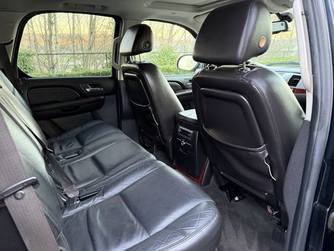 Used 2007 Cadillac Escalade AWD w/ Information Package image 26