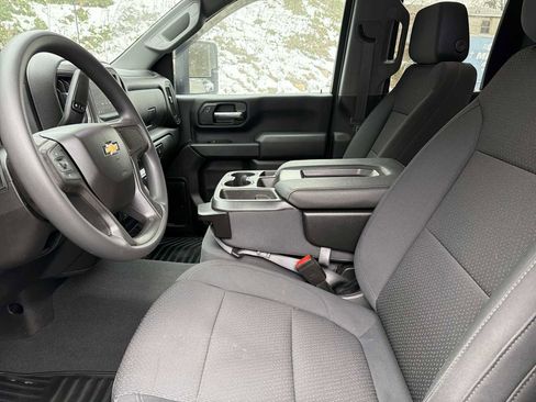 Used 2021 Chevrolet Silverado 2500 Custom w/ Custom Value Package image 18