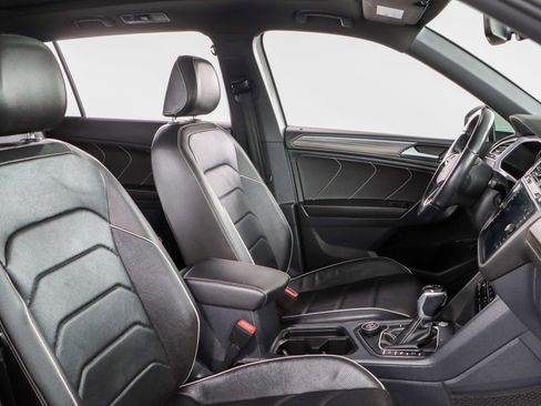 Used 2022 Volkswagen Tiguan SEL R-Line image 28