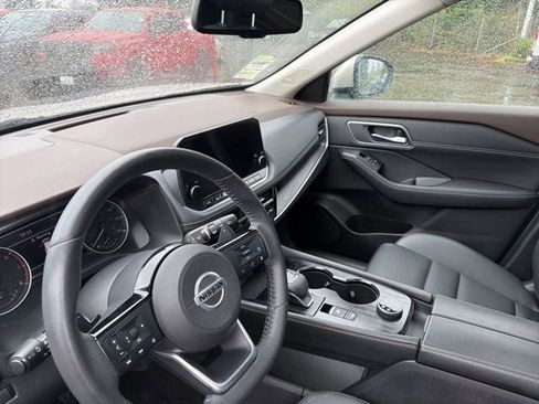 Used 2021 Nissan Rogue SL w/ Premium Package image 11