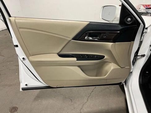 Used 2016 Honda Accord EX-L image 24
