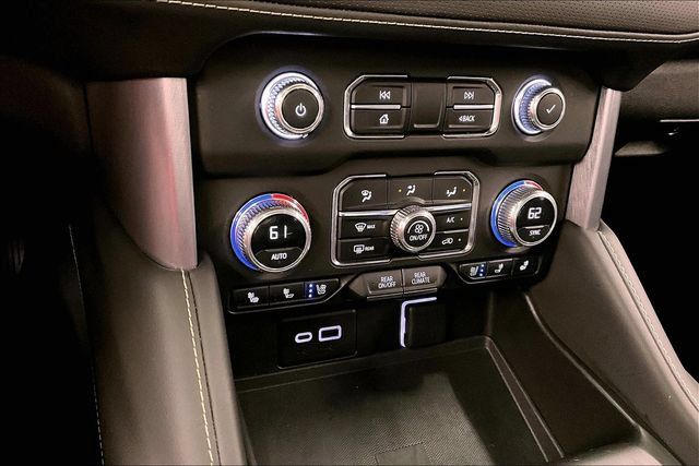 Used 2023 GMC Yukon SLT AWD/4WD image 32