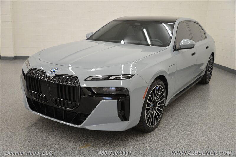 Used 2025 BMW 750e xDrive w/ Premium Package AWD/4WD image 2