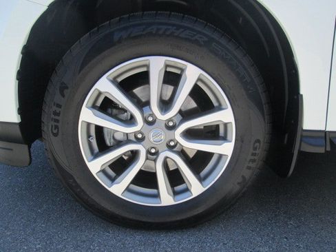 Used 2015 Nissan Pathfinder SV AWD/4WD image 15