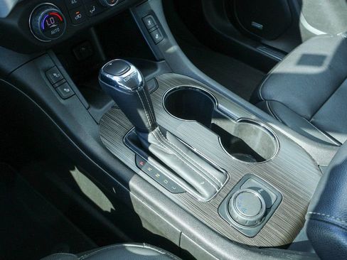 Used 2019 GMC Acadia SLT image 15