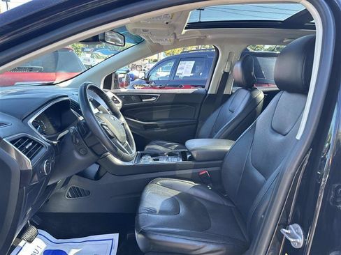 Used 2019 Ford Edge Titanium w/ Equipment Group 301A AWD/4WD image 9