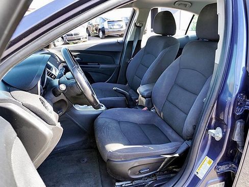Used 2014 Chevrolet Cruze LT image 16
