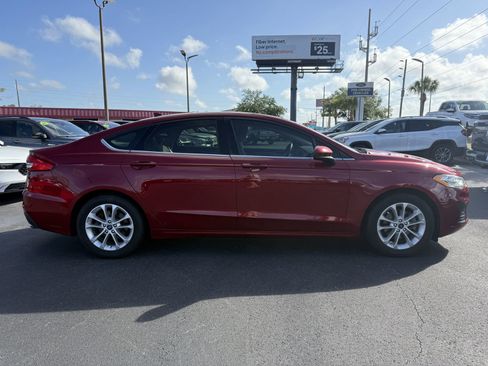 Used 2019 Ford Fusion SE FWD image 3