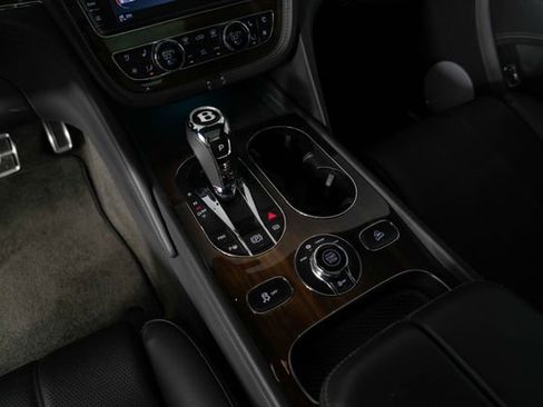 Used 2018 Bentley Bentayga AWD/4WD image 26