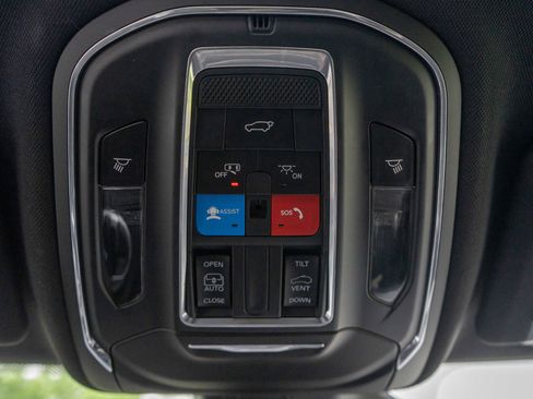 Used 2024 Jeep Grand Cherokee Altitude AWD/4WD image 24