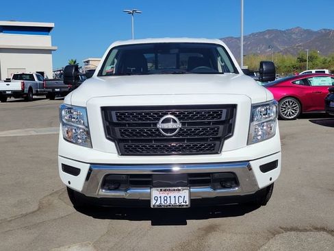 Used 2024 Nissan Titan SV w/ SV Convenience Package image 2