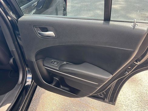 Used 2019 Dodge Charger SXT w/ Leather Interior Group RWD image 16