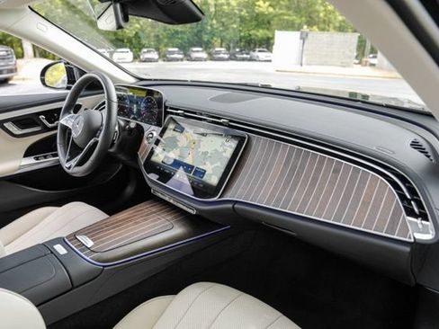 Used 2025 Mercedes-Benz E 350 4MATIC Sedan w/ Winter Package image 24