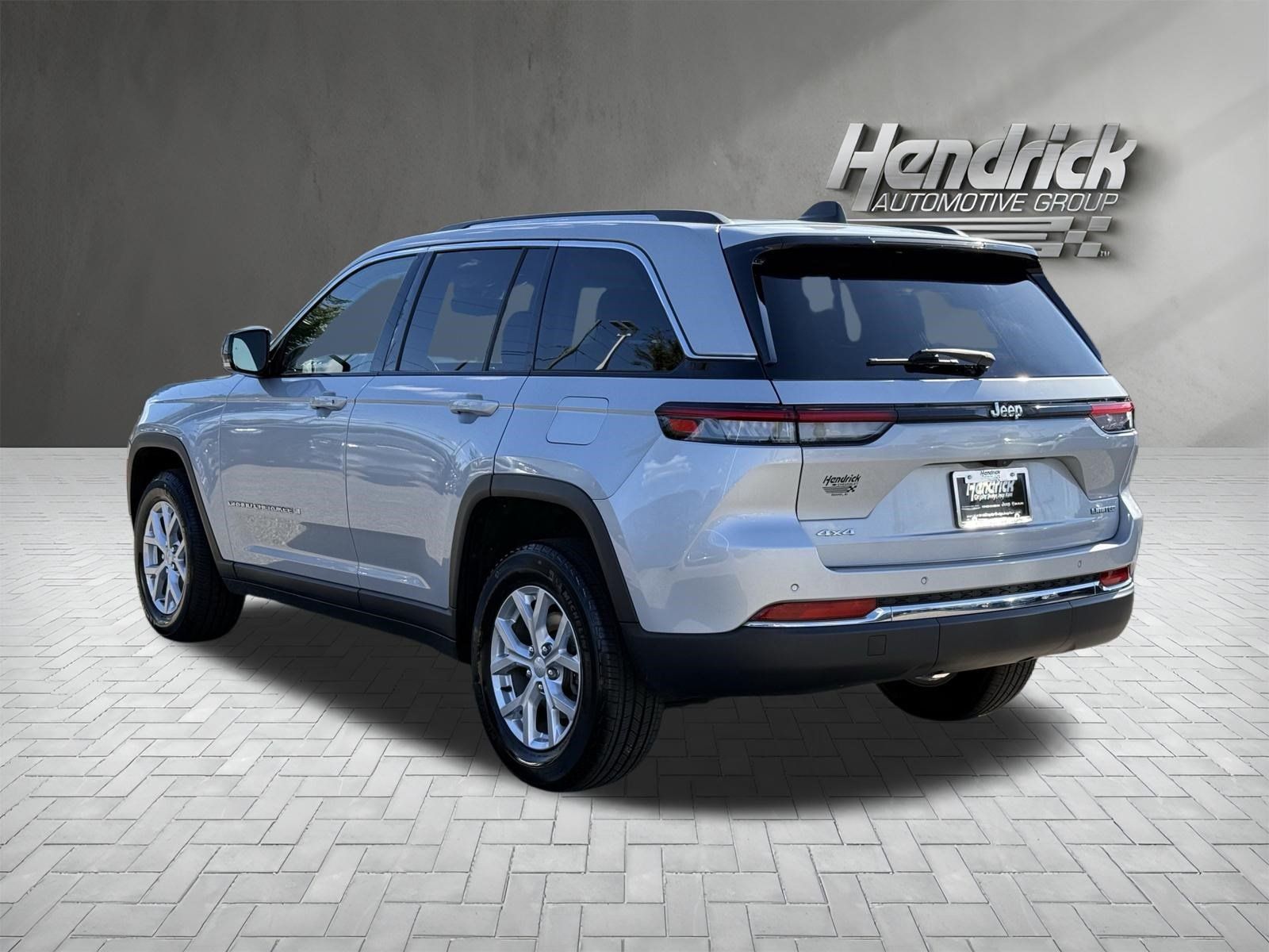 Used 2023 Jeep Grand Cherokee Limited AWD/4WD image 8