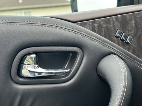 Used 2023 Nissan Armada Platinum image 18