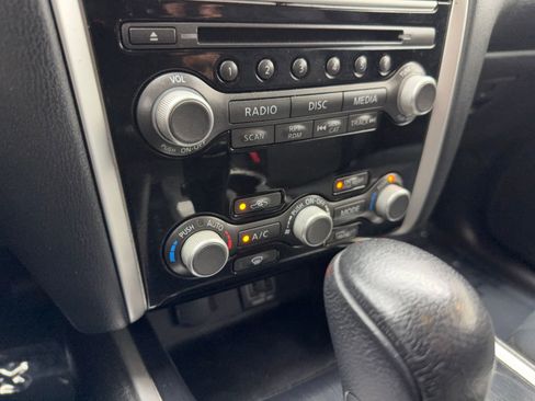 Used 2018 Nissan Pathfinder SV image 29