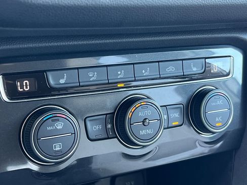 Used 2019 Volkswagen Tiguan SE image 21