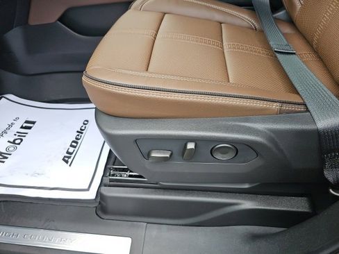 New 2026 Chevrolet Suburban High Country image 41