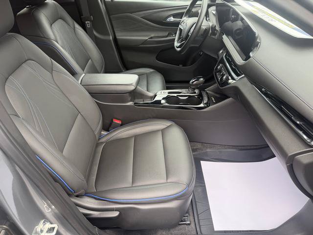 Used 2025 Buick Envista Sport Touring w/ Convenience I Package FWD image 11