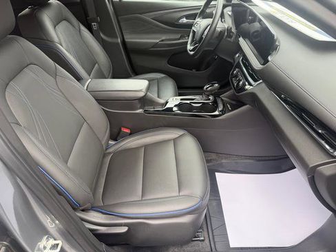 Used 2025 Buick Envista Sport Touring w/ Convenience I Package FWD image 11