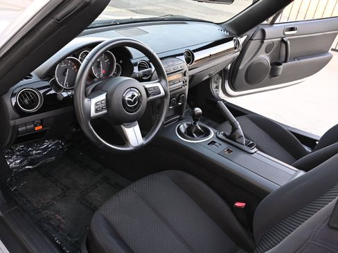 Used 2007 MAZDA MX-5 Miata Touring w/ Suspension Pkg image 16