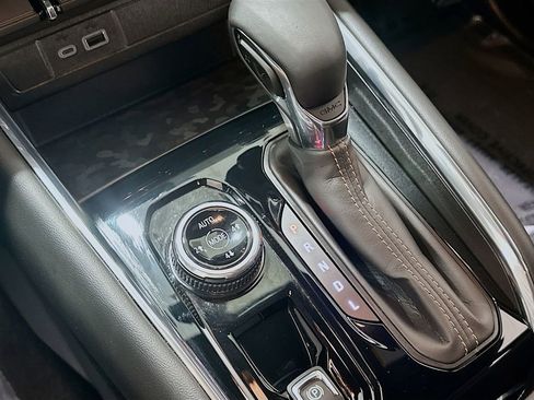 Used 2024 GMC Canyon AT4 w/ Technology Package AWD/4WD image 17