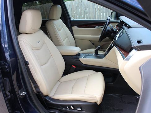 Used 2017 Cadillac XT5 Luxury AWD/4WD image 39