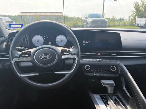 Used 2024 Hyundai Elantra SEL FWD image 12