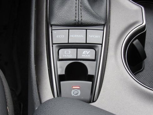 Certified 2024 Toyota Camry SE w/ Convenience Package image 28