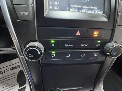 Used 2015 Toyota Camry SE image 32