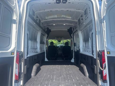 Used 2023 Ford Transit 250 148 High Roof image 17