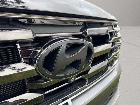 Certified 2025 Hyundai Tucson Limited FWD image 12