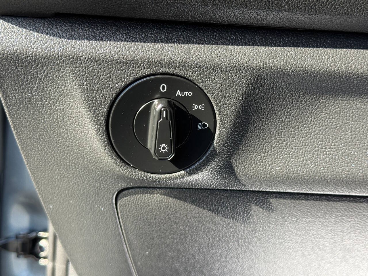 Used 2019 Volkswagen Jetta SE FWD image 16