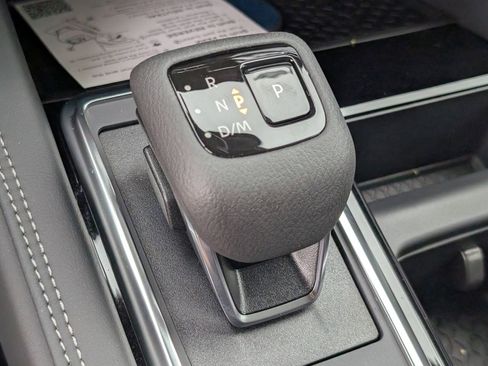 New 2026 Nissan Pathfinder Platinum FWD image 17
