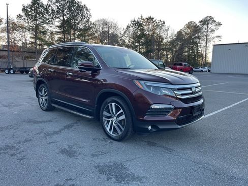 Certified 2017 Honda Pilot Touring image 6