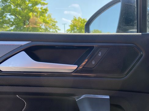 Used 2023 Volkswagen Tiguan SE R-Line image 26