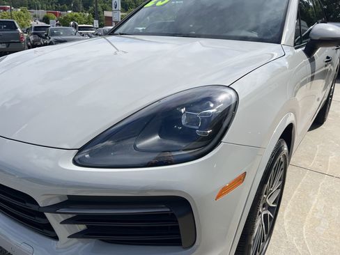 Used 2023 Porsche Cayenne AWD/4WD image 11
