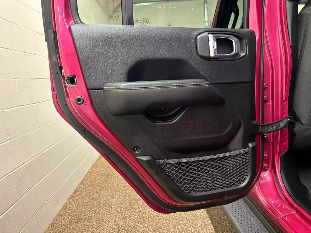 Used 2024 Jeep Wrangler Unlimited Sahara AWD/4WD image 14