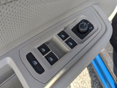 Used 2025 Volkswagen Atlas SE image 26