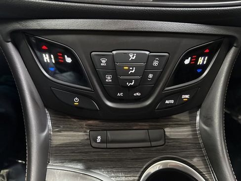 Used 2018 Buick Envision Premium image 19