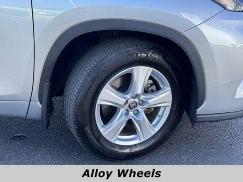 Used 2023 Toyota Highlander L image 14