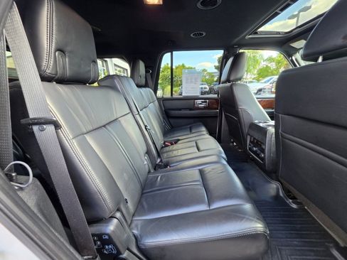 Used 2016 Lincoln Navigator Select RWD image 15