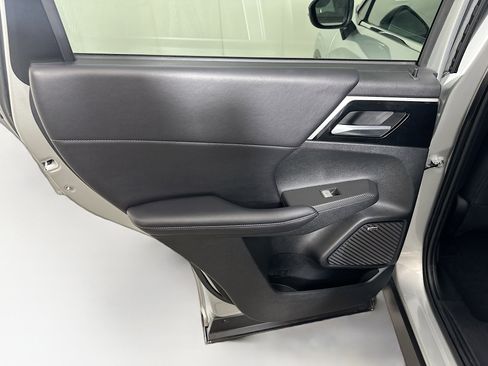 Used 2025 Mitsubishi Outlander SE image 26