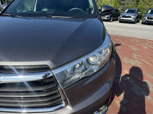 Used 2015 Toyota Highlander Limited w/ Driver Technology Package AWD/4WD image 23