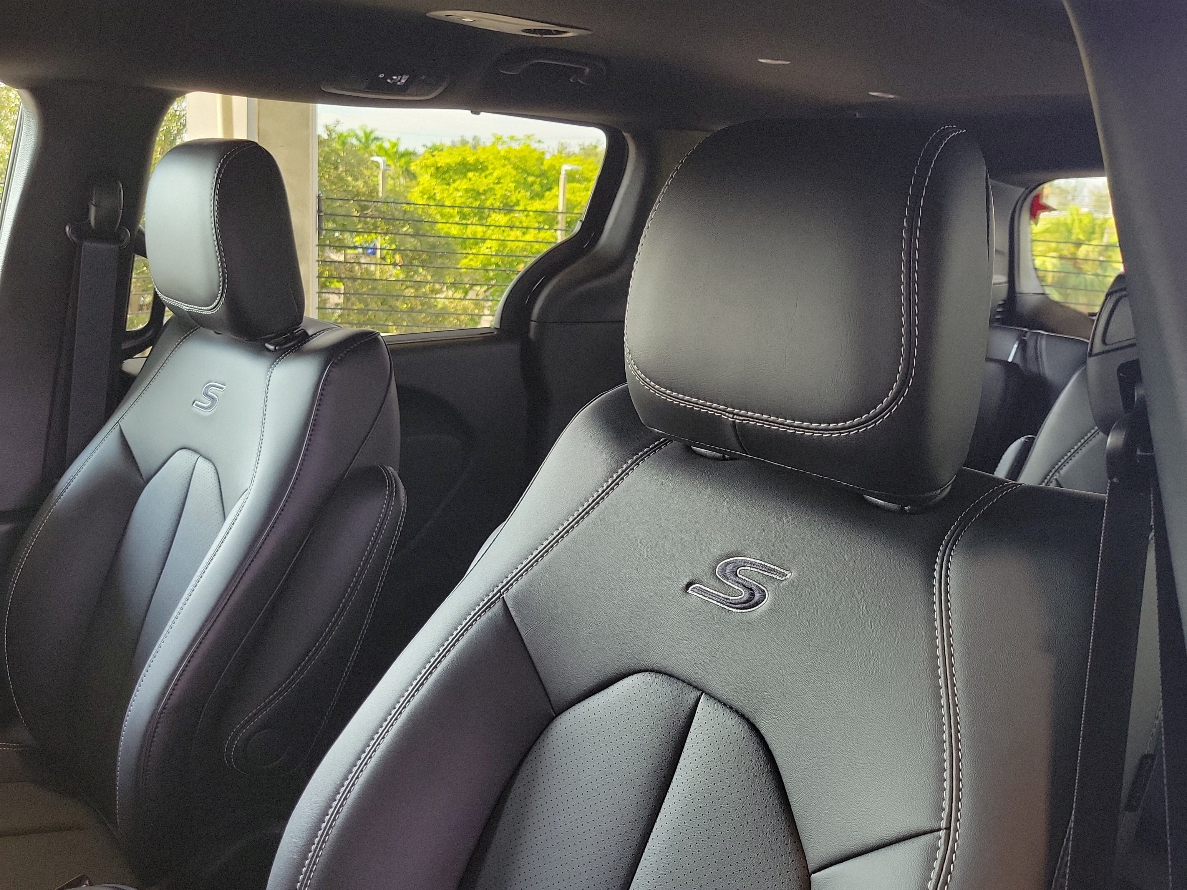 New 2026 Chrysler Pacifica Select w/ S Appearance Package FWD image 19