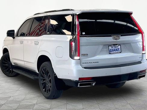 Used 2024 Cadillac Escalade Premium Luxury AWD/4WD image 4