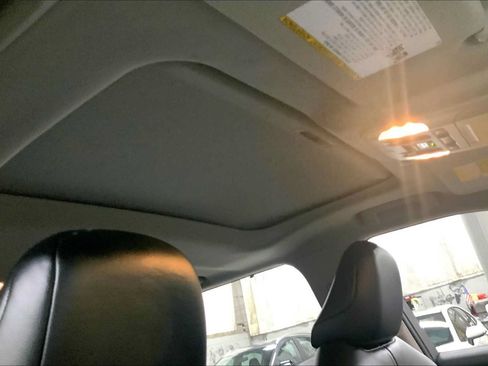 Used 2022 Toyota Highlander XLE AWD/4WD image 14