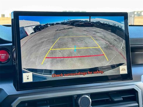 Used 2025 Toyota Tacoma TRD Sport image 32